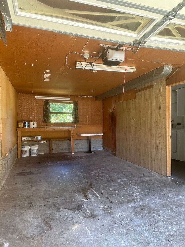 Building Photo - Updated 3-Bedroom Home with Deck & Garage in Mountlake Terrace!!!