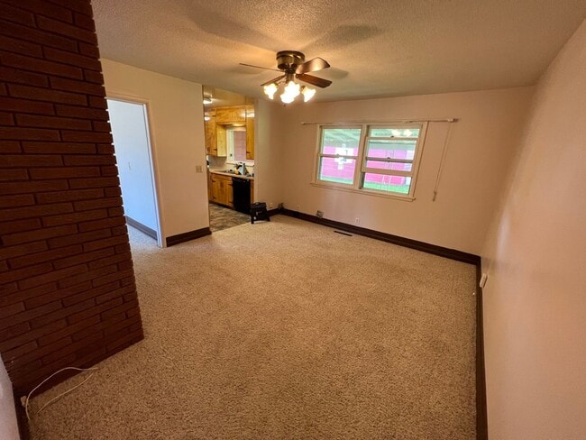 Building Photo - 429 E Pine St