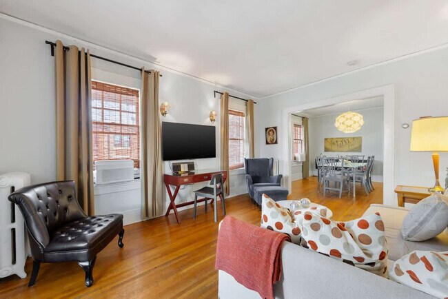 Building Photo - 536 Hawthorne Ln