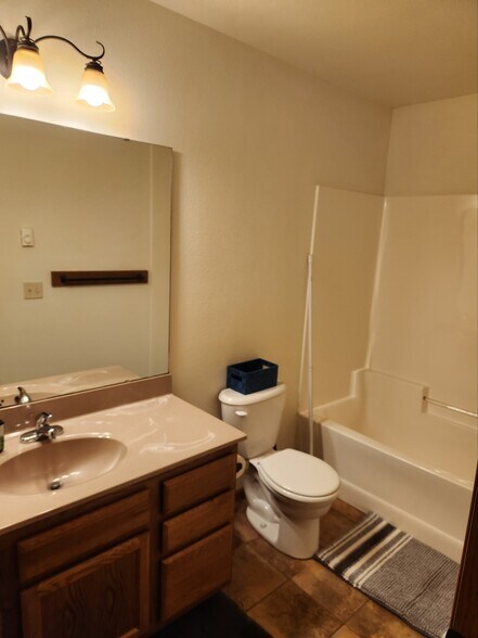 Building Photo - 4960 Service Dr