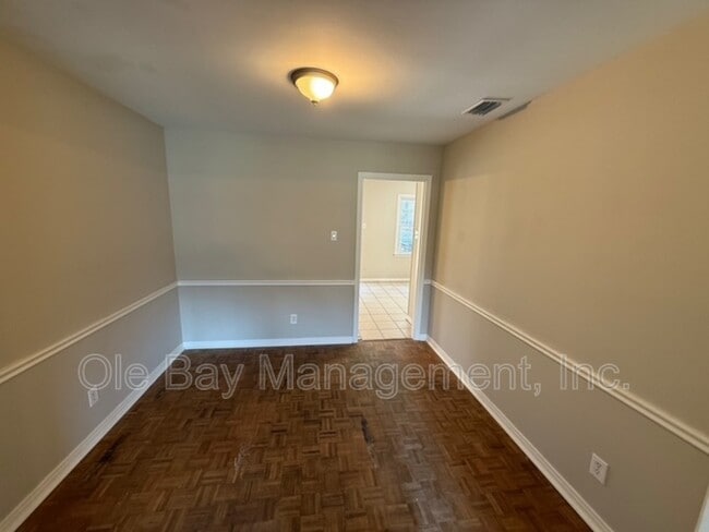 Building Photo - 253 Vanderbilt Dr