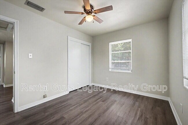 Building Photo - 10545 Citrus Ln