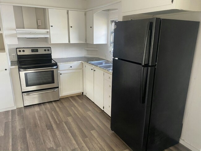 Building Photo - 5 Tavares Rd