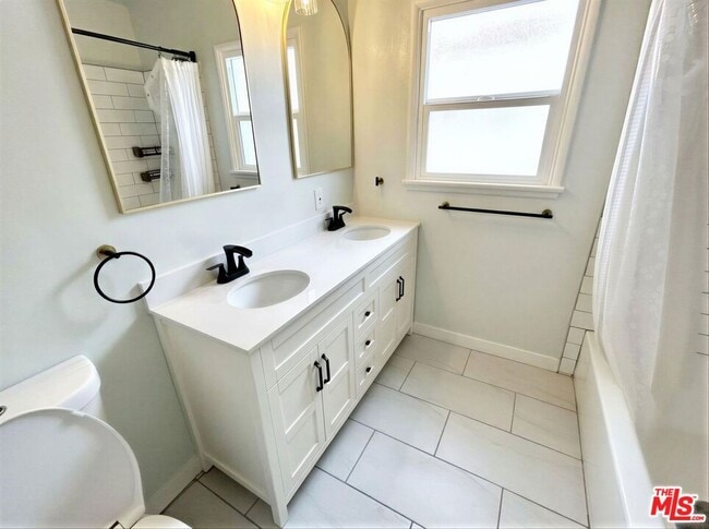 Building Photo - 16852 McCormick St