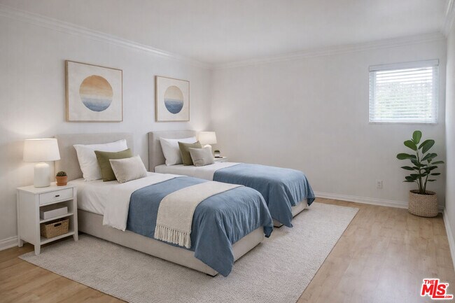 Building Photo - 1242 S Barrington Ave