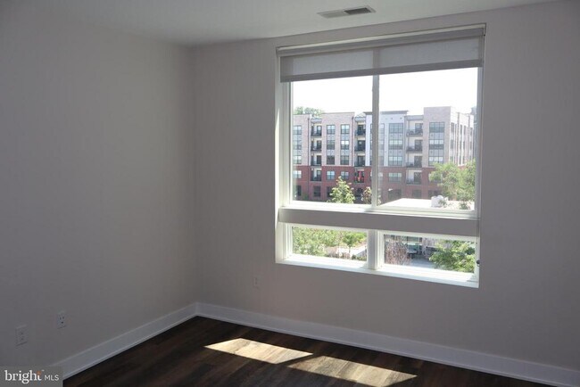 Building Photo - 145 Riverhaven Dr