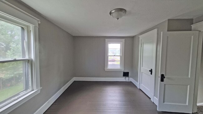 Building Photo - 2311 Oakwood Ave