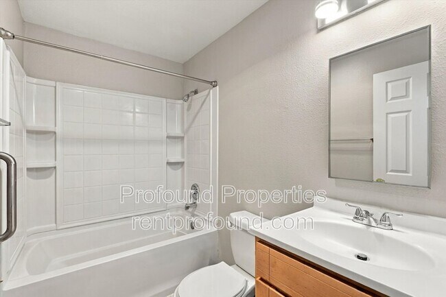Building Photo - 12225 SW Gingham Ln