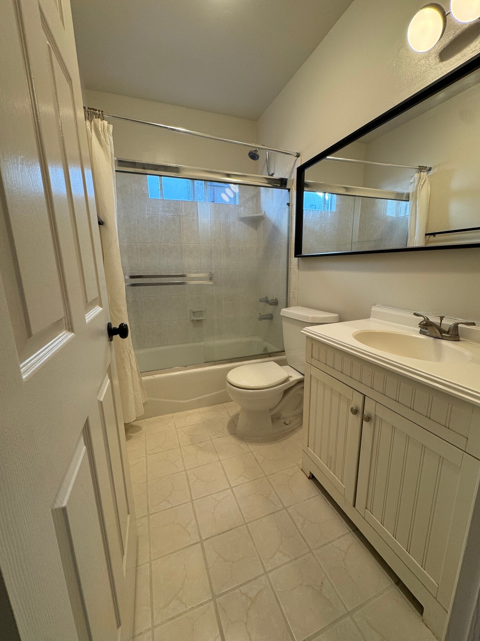 Building Photo - 849 N West Knoll Dr