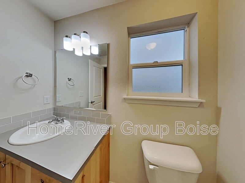 Building Photo - 1324 S Edgewater Cir