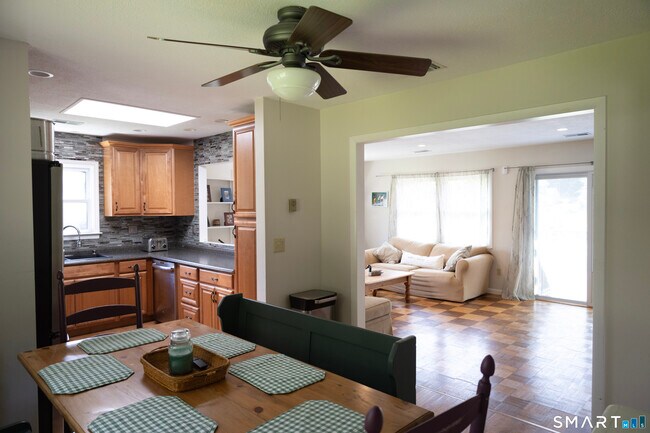 Building Photo - 18 Pinewood Shores