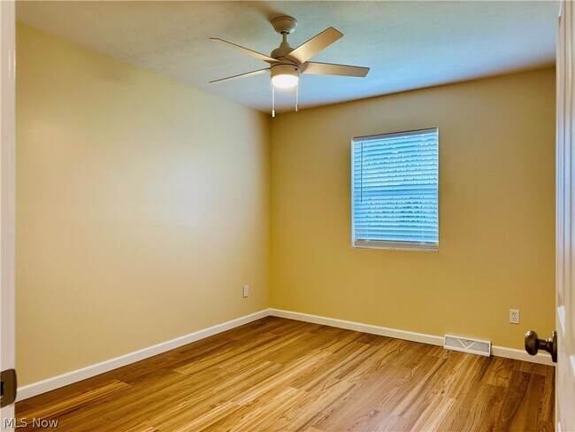 Building Photo - 4913 Dunsmore Ave