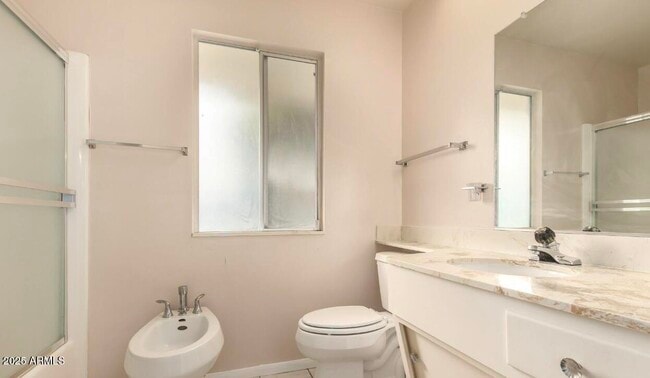 Building Photo - 10207 W Kingswood Cir