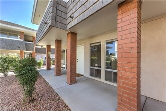 Building Photo - 714 Oakmont Ave