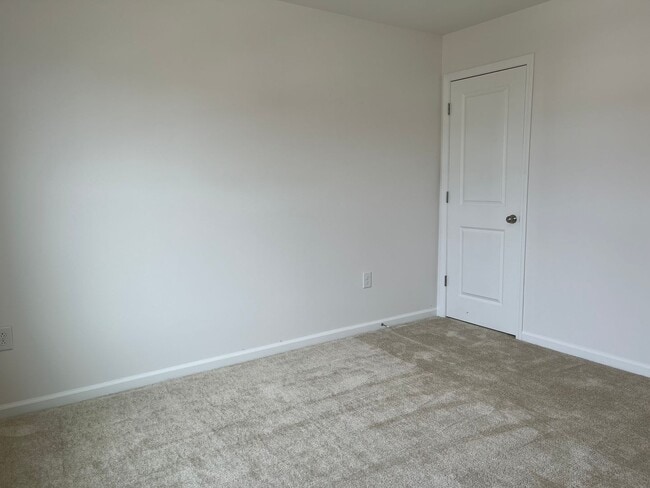 Building Photo - Stunning, Elegant Residence in Fuquay-Vari...