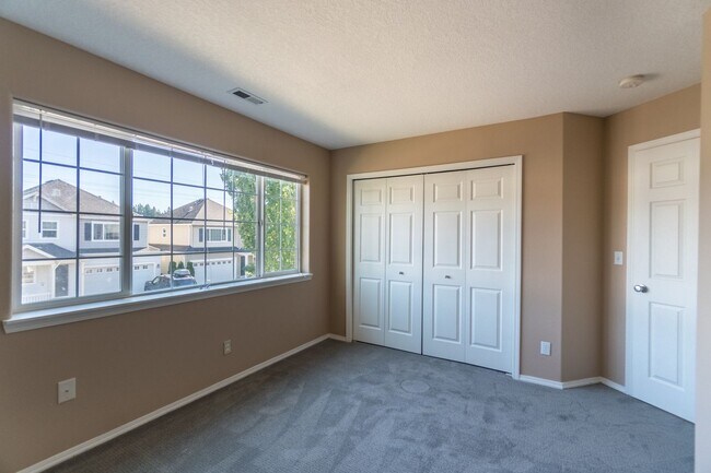 Building Photo - Beautiful Bethany 3 Bedroom Near Parks & Schools!