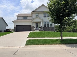 Building Photo - Home For Rent Elkhorn