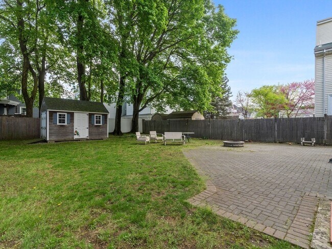 Building Photo - 16 Touro Ave