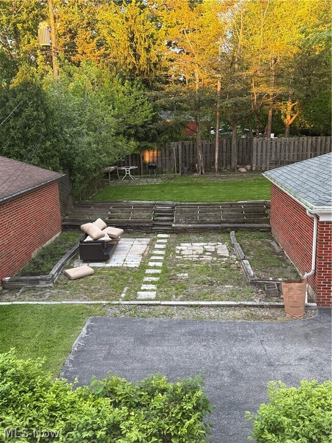 Building Photo - 2539 Warrensville Center Rd