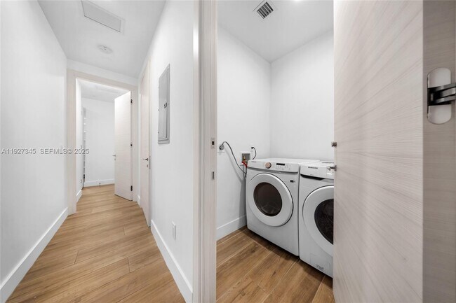 Building Photo - 3265 Bird Ave