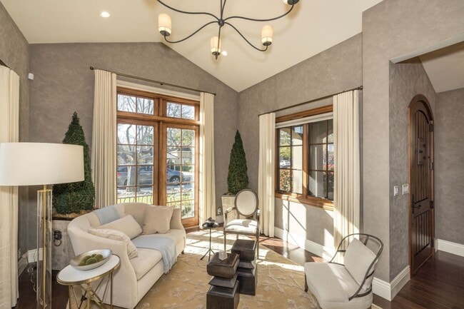 Building Photo - 5 Bed, 4.5 Bath Executive Home w/ Designer...