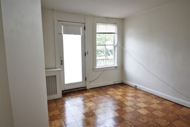 Building Photo - 1513 Bolton St