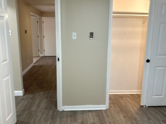 Building Photo - 6862 W Lode Dr