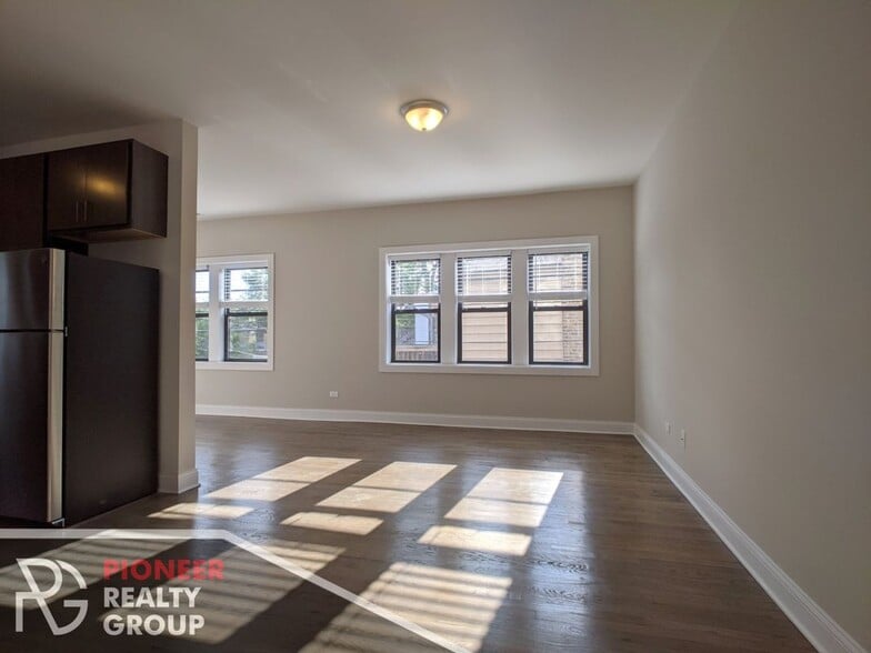 Building Photo - 3409 W Fullerton Ave