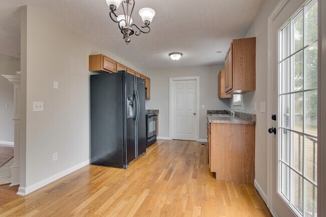 Building Photo - 4910 Court Dr