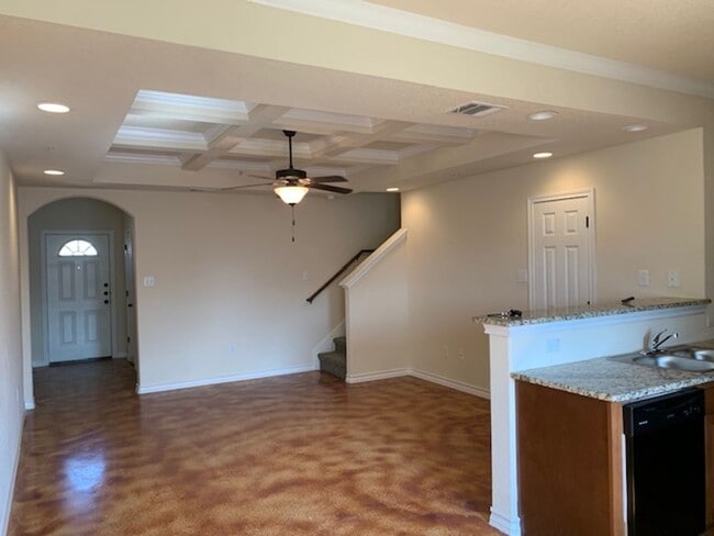 Building Photo - Town home for rent