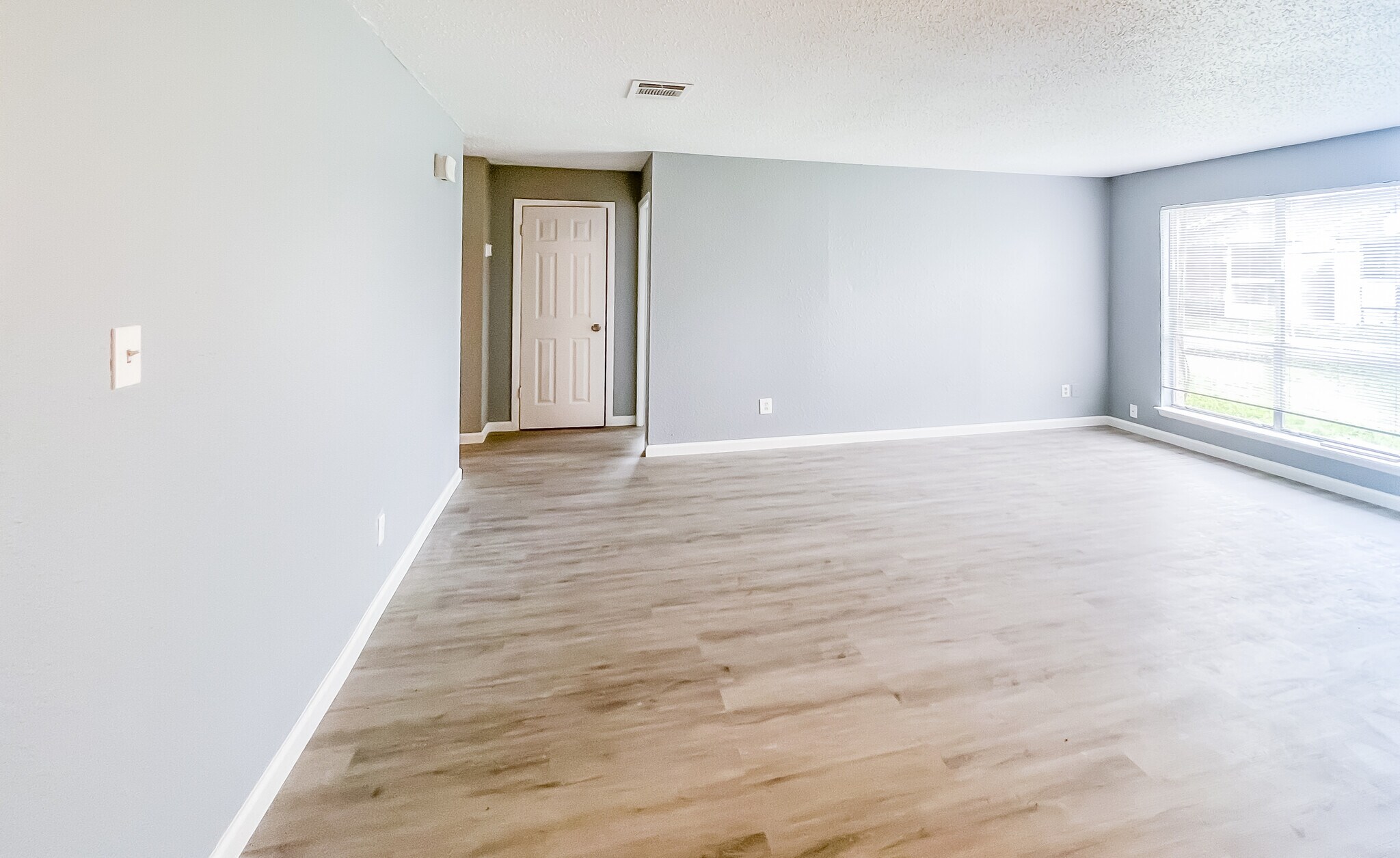 Building Photo - 200 Uhland Rd