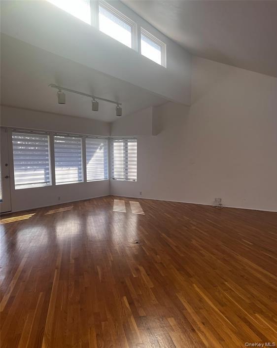 Building Photo - 3 Artesian Way