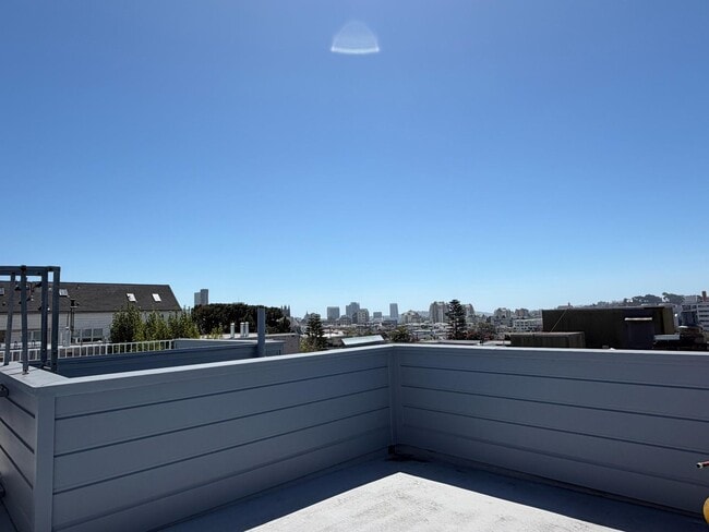 Building Photo - Luxury Pacific Heights 3BD/2.5BA with Private Rooftop Deck