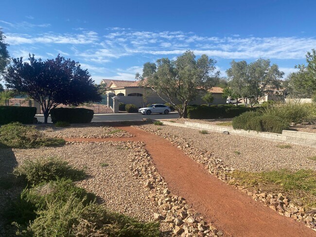 Building Photo - Beautiful and Highly Upgraded Seven Hills Home with Upgraded Pool