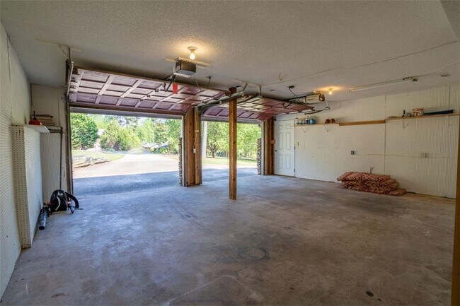 Building Photo - 1540 Magnolia Pl