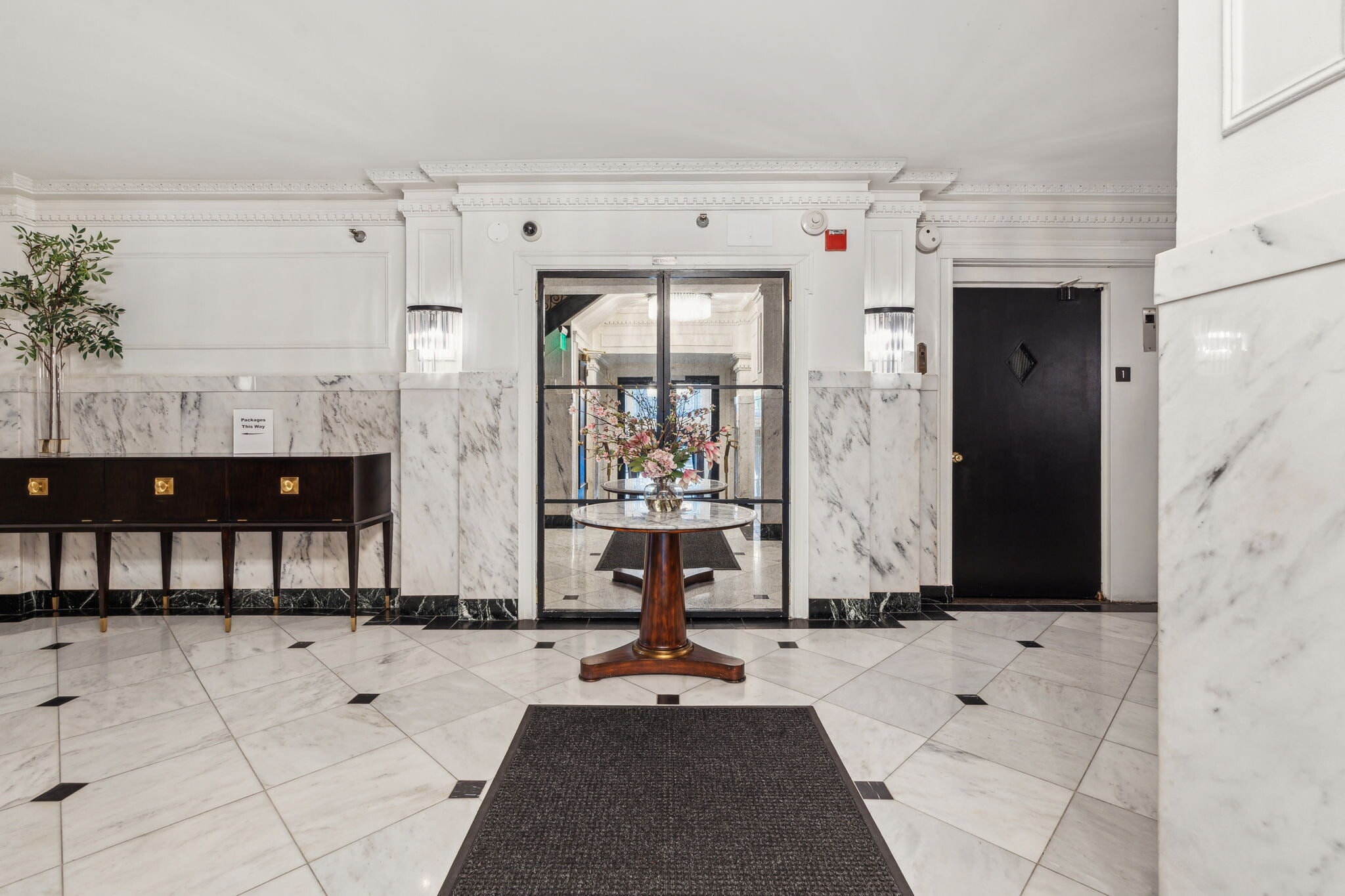 Building Photo - 2201 Chestnut St