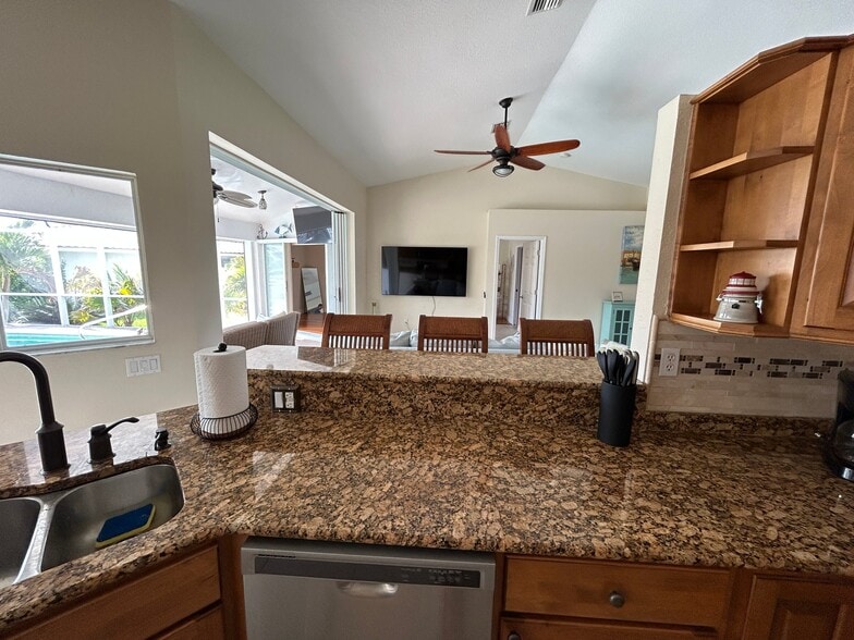 Building Photo - 1001 Mineo Dr