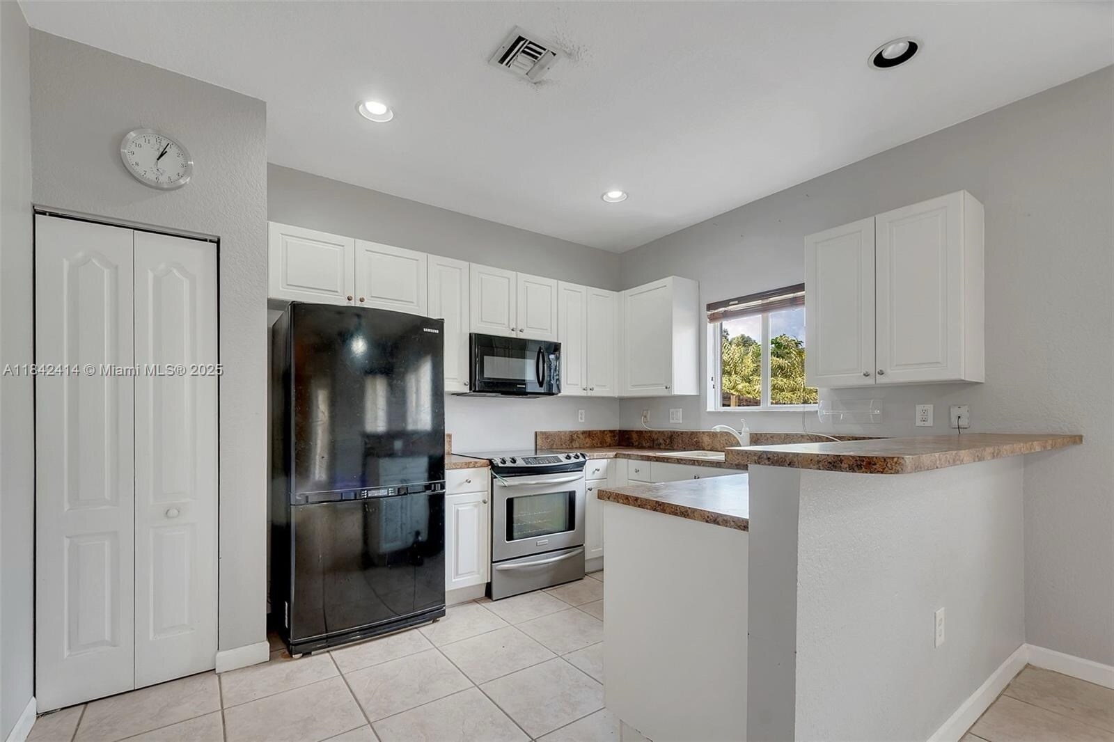Building Photo - 16633 SW 50th Ter