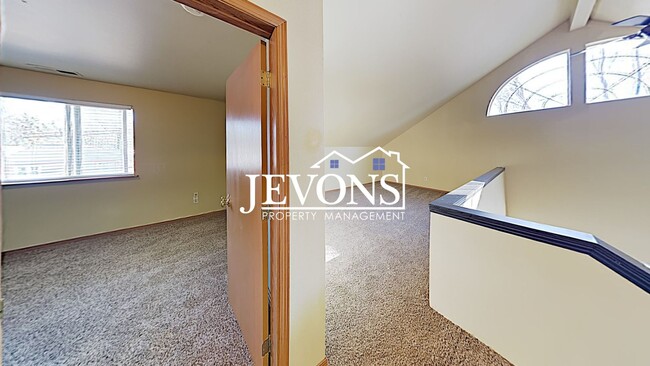 Building Photo - Charming home just steps from transit, par...