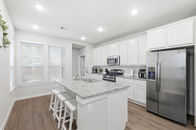 Building Photo - 5582 Yarborough Dr