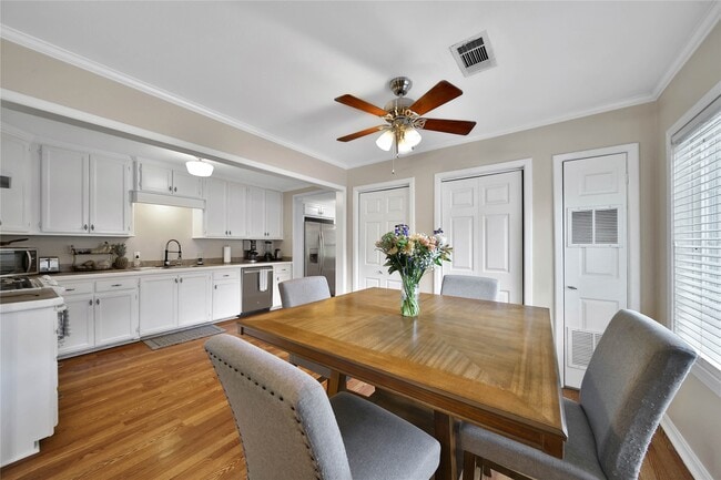 Building Photo - 1607 Libbey Dr