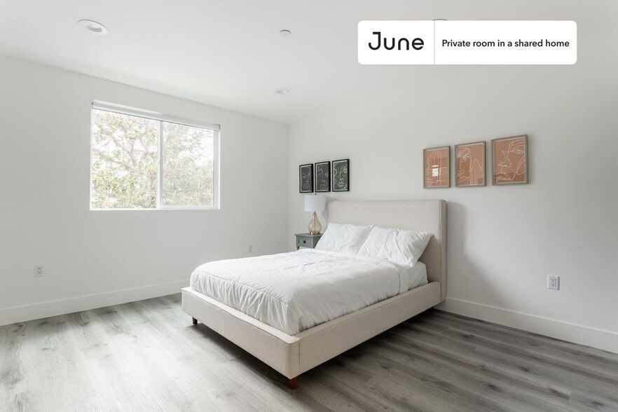 Primary Photo - Private bedroom in 4 bed/3 bath Home