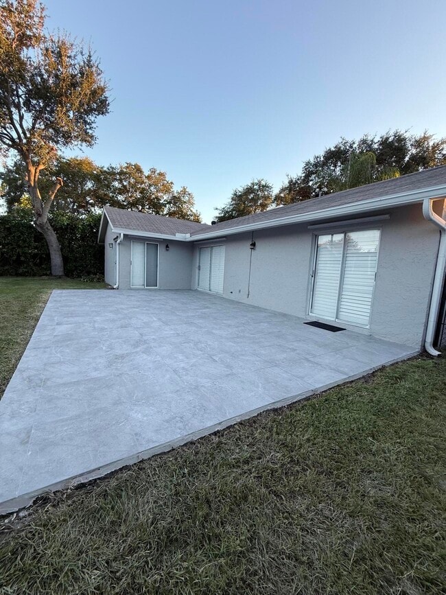 Building Photo - 5810 NW 37th Ave