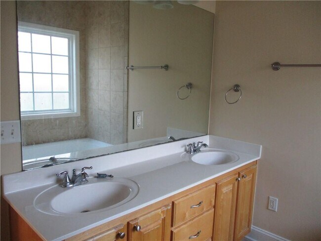 Building Photo - 105 Teak Trail