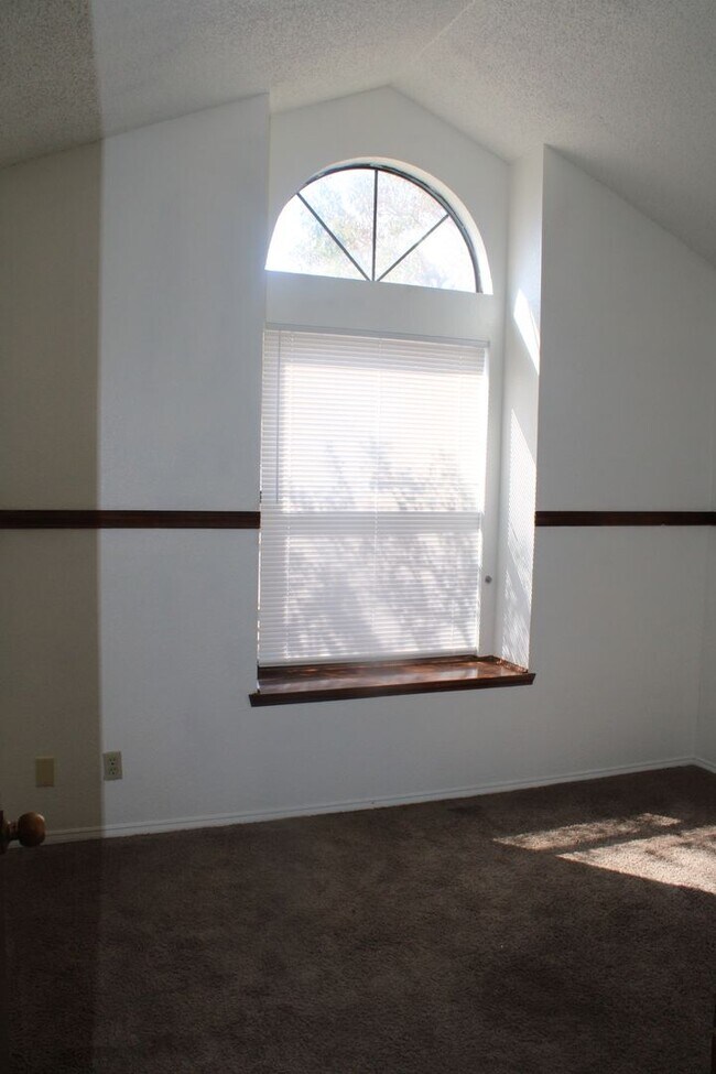 Building Photo - 1472 Sierra De Oro Dr