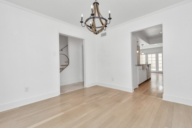 Building Photo - 3934 Roseland St