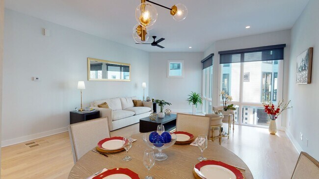 Building Photo - Modern Townhome with Roof Terrace in Dilworth Neighborhood Charlotte NC