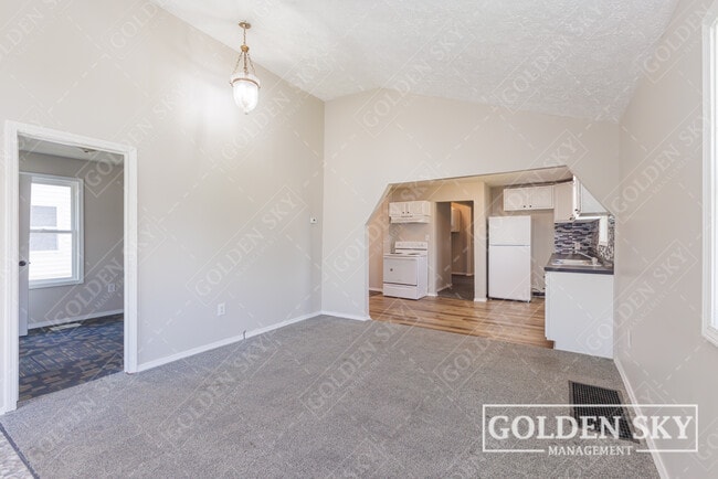 Building Photo - 3013 S Pershing Dr