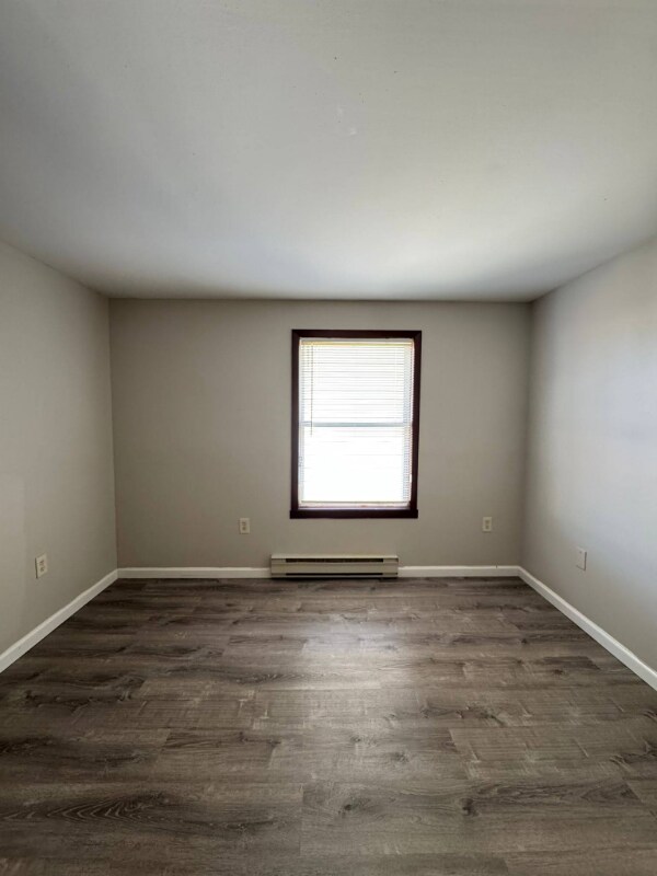 Building Photo - 344 S 6th St