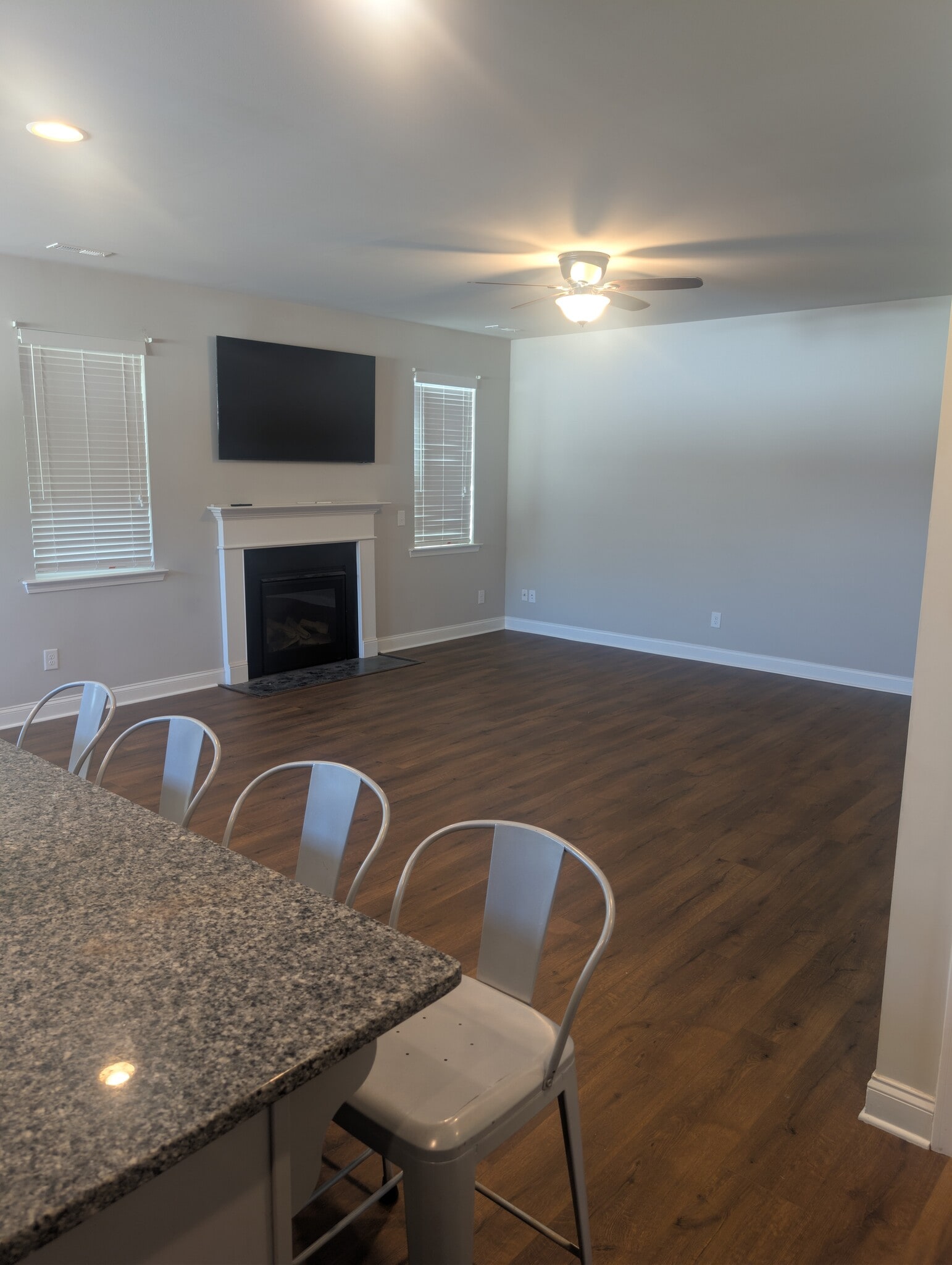 Building Photo - 3209 Grapevine Ct W